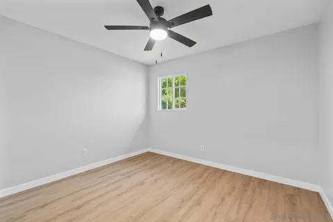 a view of a back yard