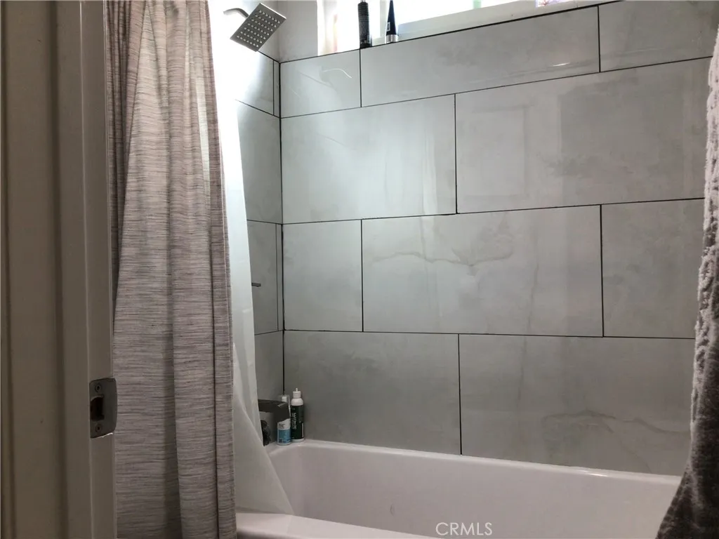26161 Del Rey, Unit C Mission Viejo, CA 92691 - Photo 7 of 11 a bathroom with a bathtub