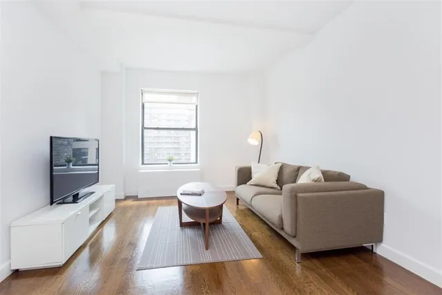 $4,344 | 212 West 91st Street, Unit 1001 | Upper West Side