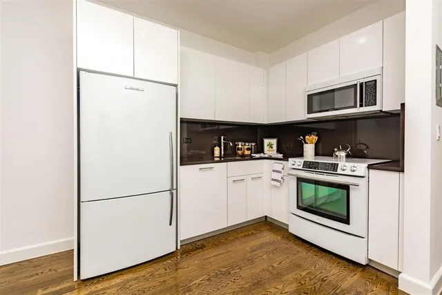 $4,344 | 212 West 91st Street, Unit 1001 | Upper West Side