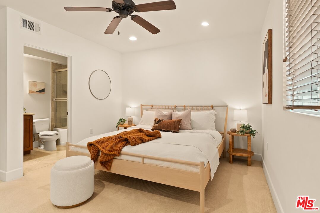 3971 Moore Street, Unit 102 Los Angeles, CA 90066 - Photo 20 of 35 a bedroom with bed and a chandelier