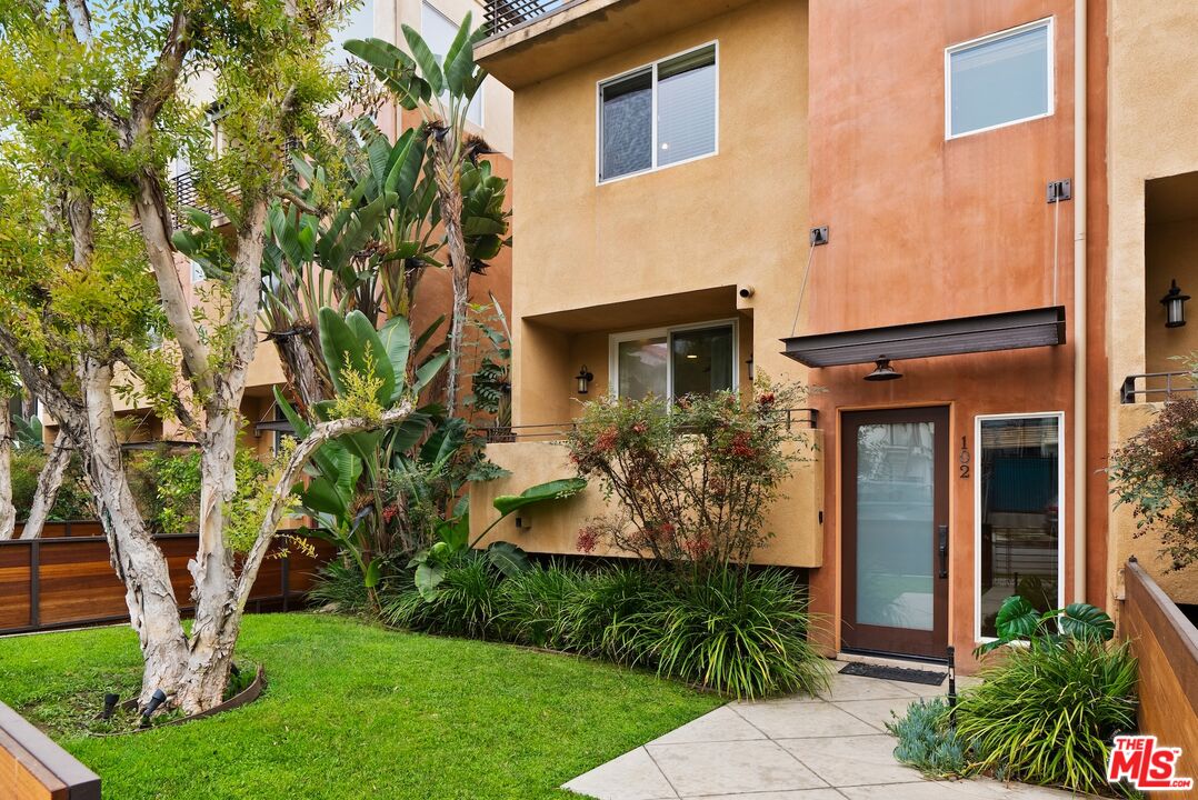 3971 Moore Street, Unit 102 Los Angeles, CA 90066 - Photo 2 of 35 a front view of a house with garden