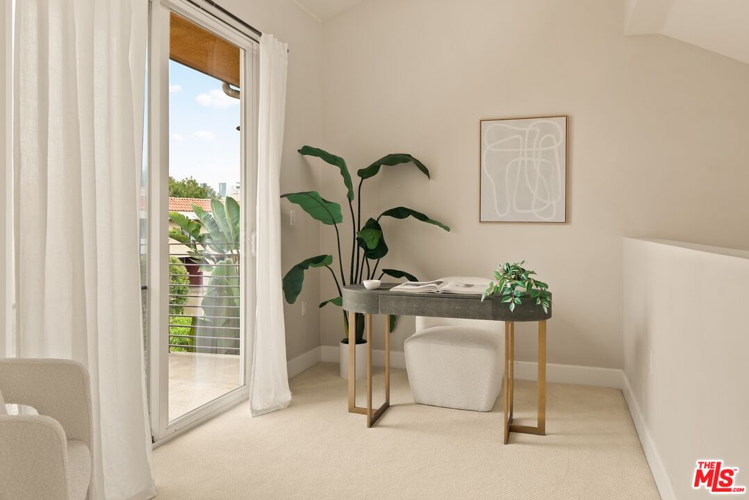 3971 Moore Street, Unit 102 Los Angeles, CA 90066 - Photo 28 of 35 a living room with a large window