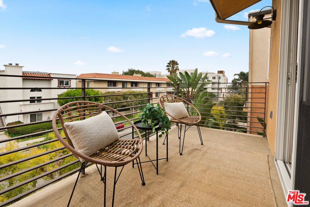3971 Moore Street, Unit 102 Los Angeles, CA 90066 - Photo 31 of 35 a view of a chairs and table on the terrace