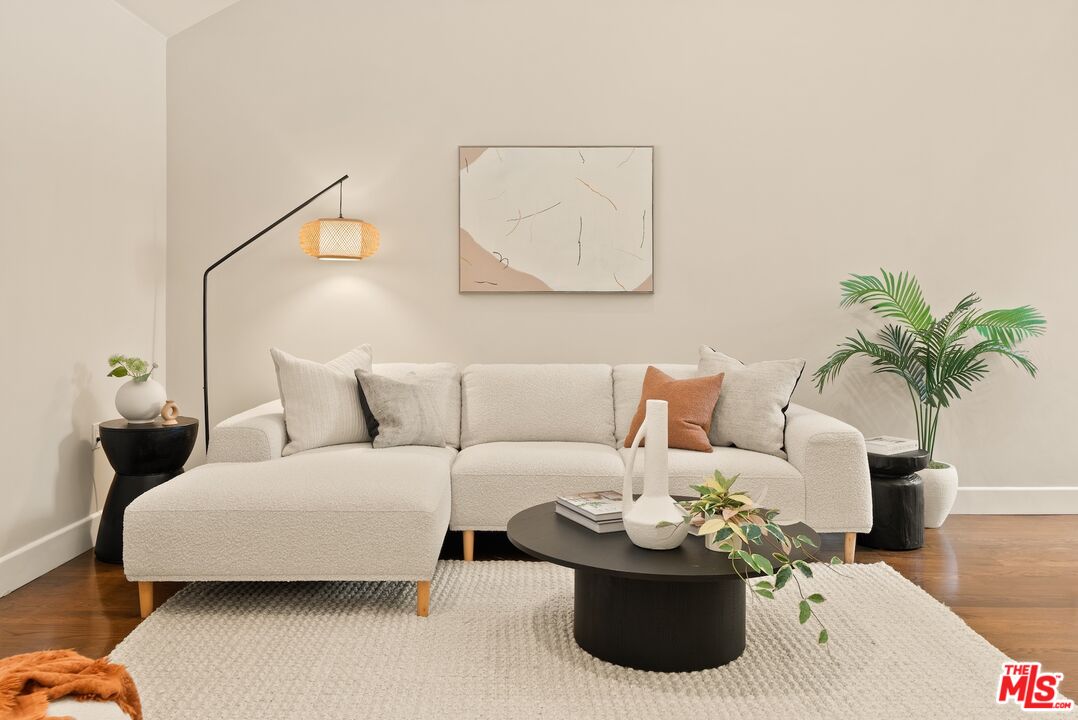 3971 Moore Street, Unit 102 Los Angeles, CA 90066 - Photo 6 of 35 a living room with furniture and a potted plant