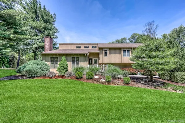 $849,000 | 15 Caroll Drive, Suffern, NY 10901