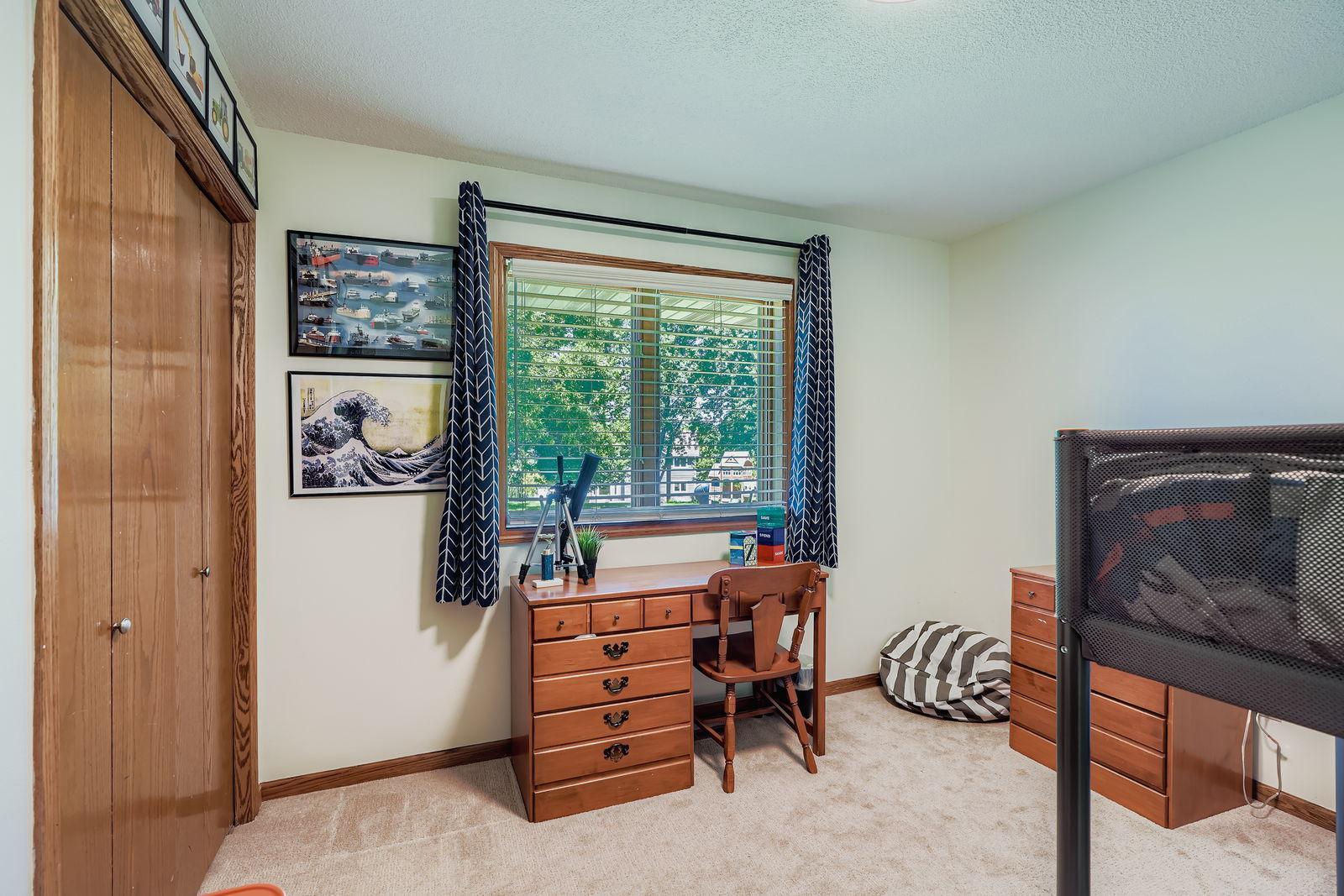 1710 Valley Ridge Trail South Chanhassen, MN 55317 - Photo 17 of 24 Gallery Image 17