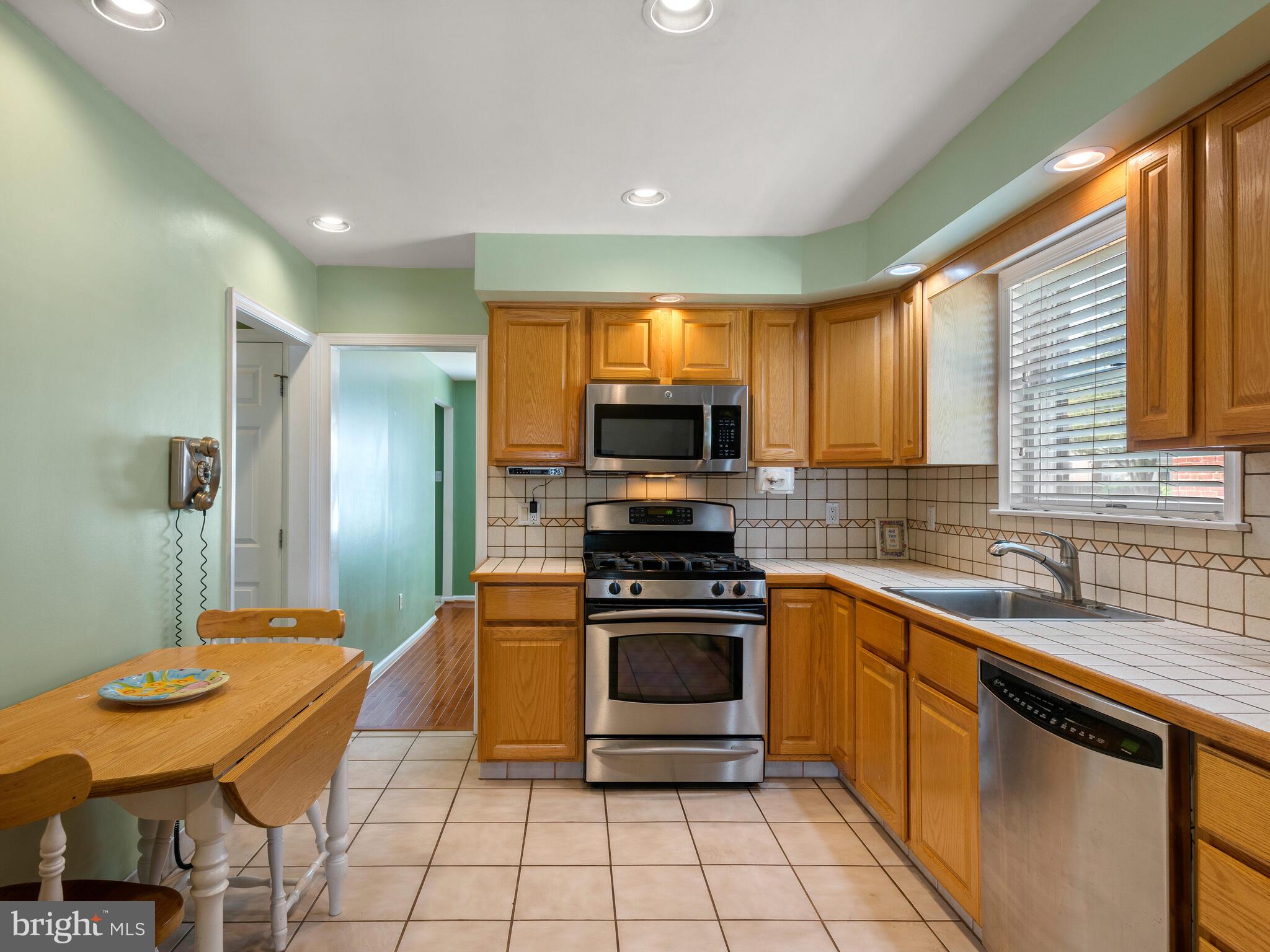 537 Lawrence Road Havertown, PA 19083 - Photo 16 of 45