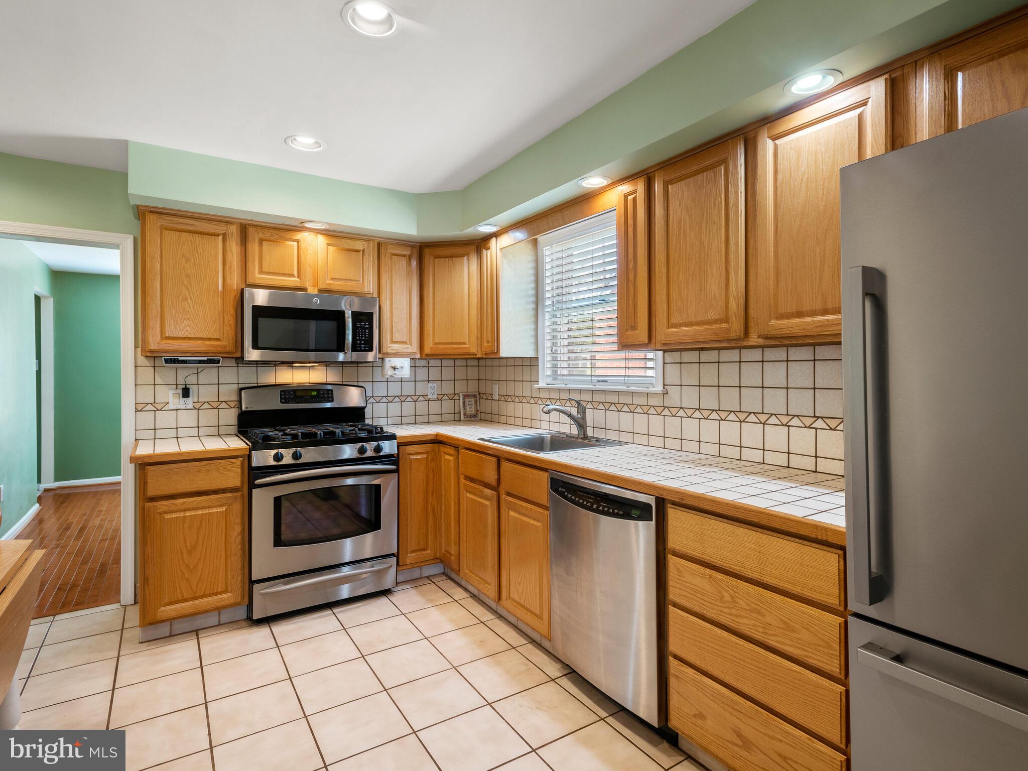 537 Lawrence Road Havertown, PA 19083 - Photo 17 of 45