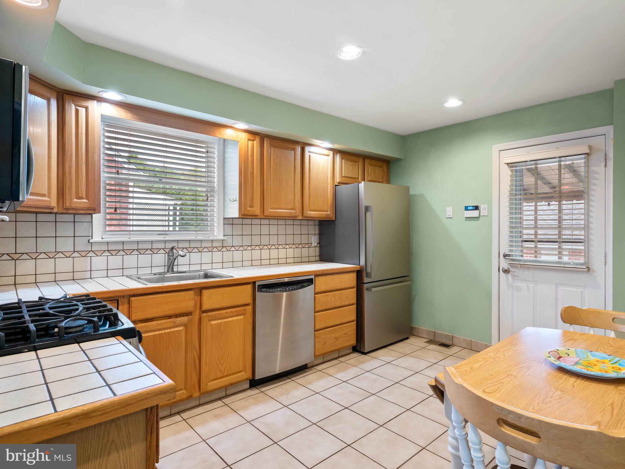 537 Lawrence Road Havertown, PA 19083 - Photo 18 of 45