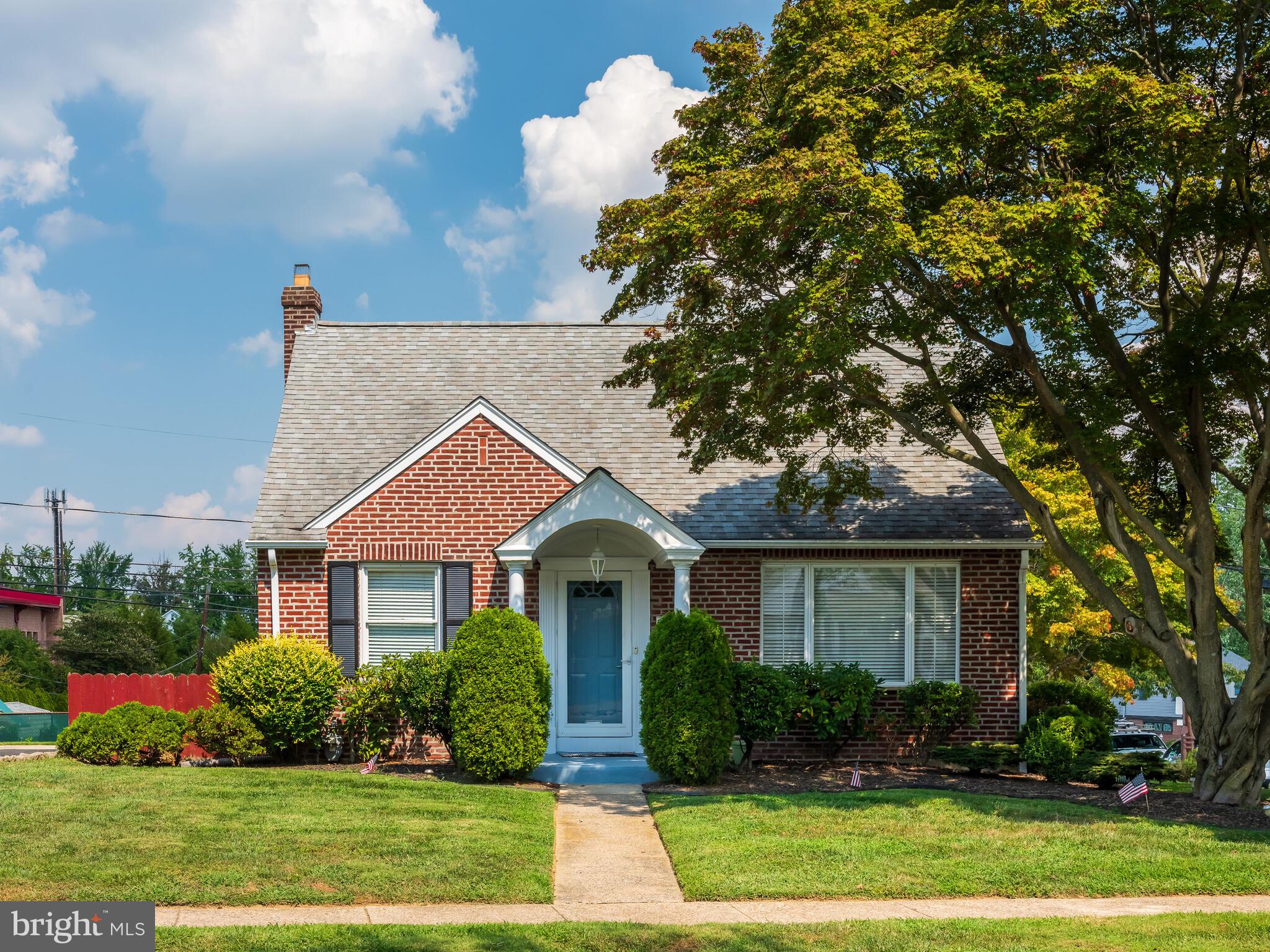 537 Lawrence Road Havertown, PA 19083 - Photo 3 of 45