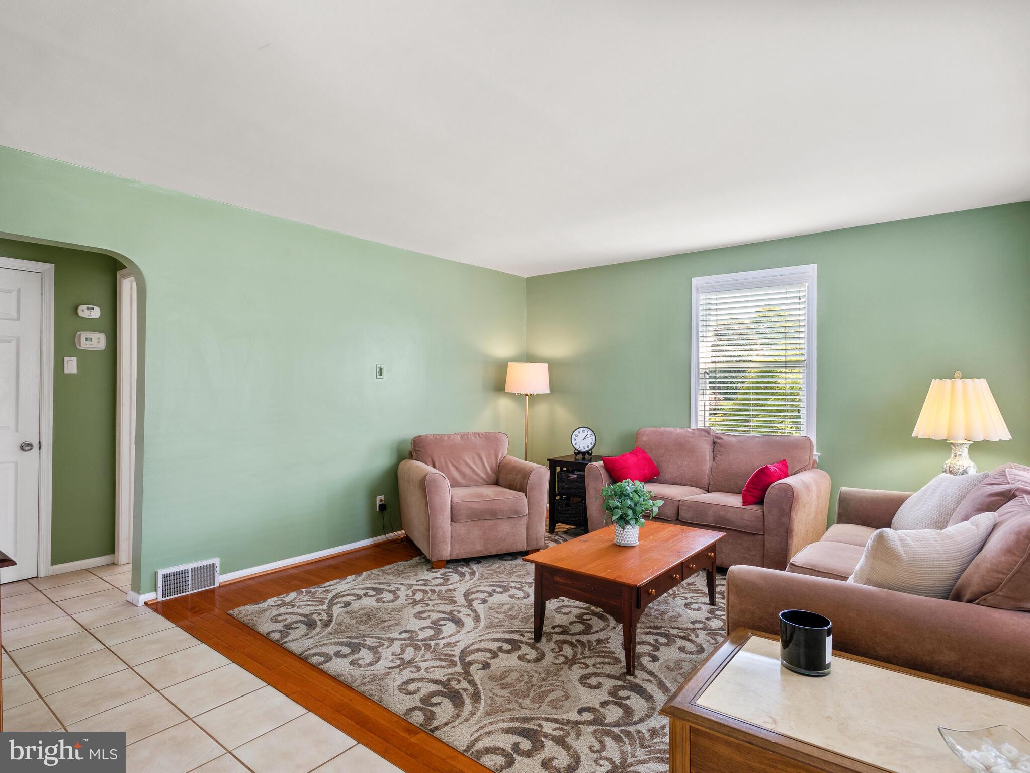 537 Lawrence Road Havertown, PA 19083 - Photo 5 of 45