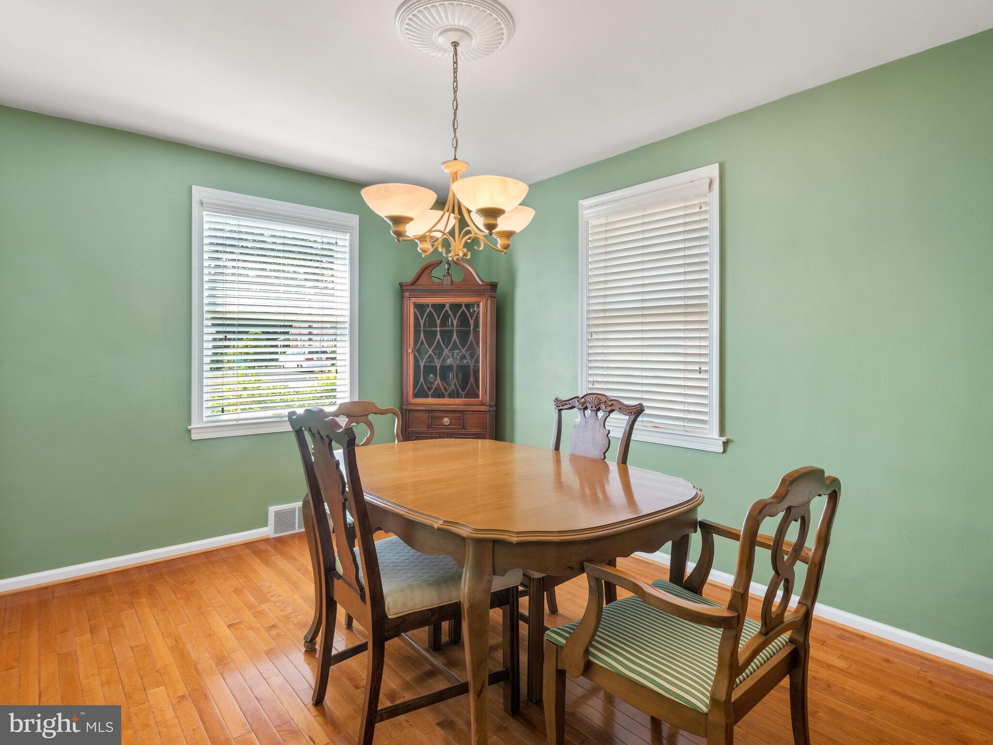 537 Lawrence Road Havertown, PA 19083 - Photo 8 of 45
