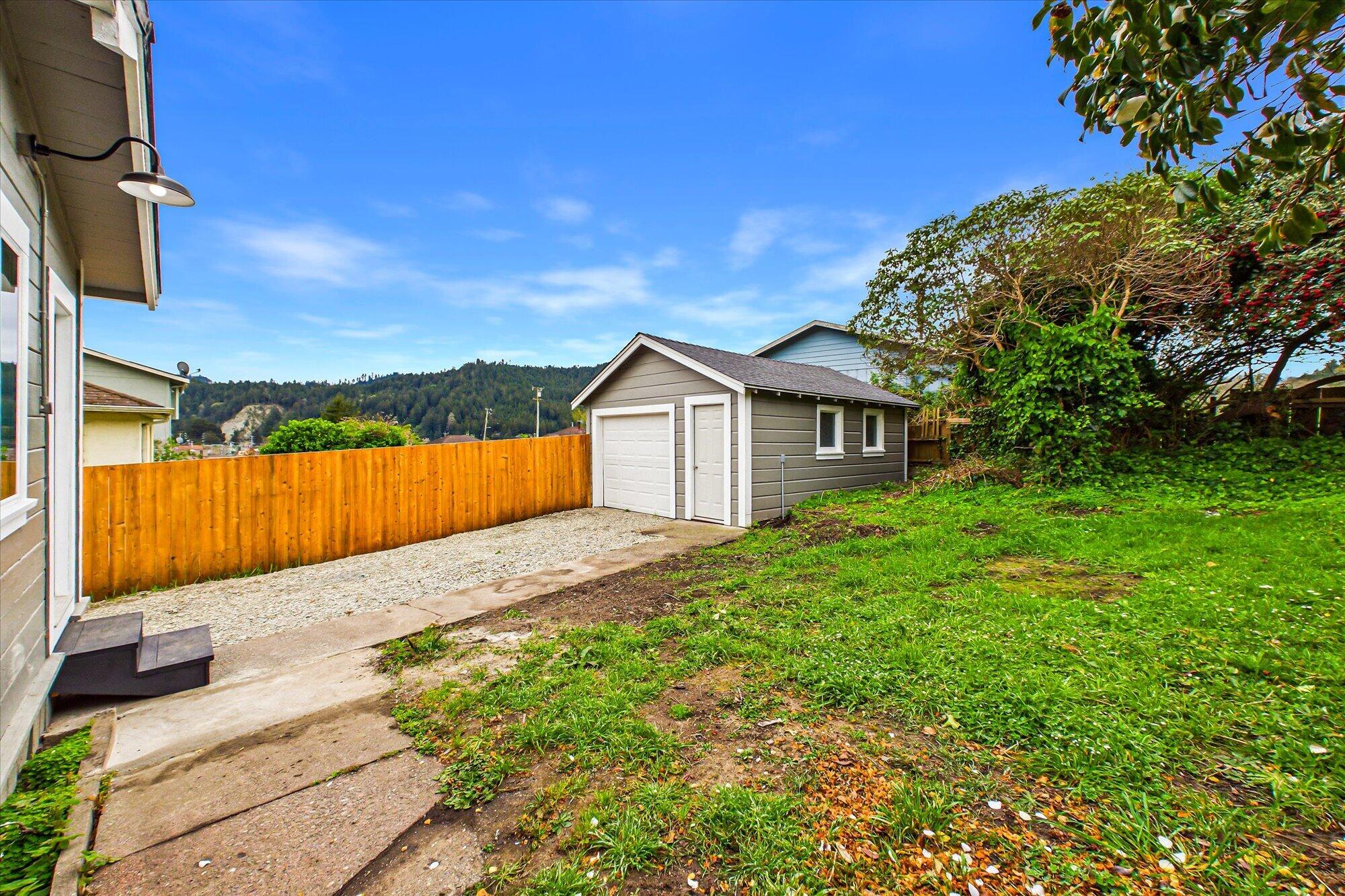 355 Douglas Street Rio Dell, CA 95562 - Photo 30 of 33