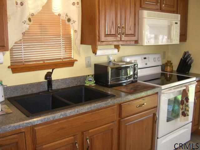 415 Chadwick Road Schenectady, NY 12304 - Photo 5 of 12 Photo 5