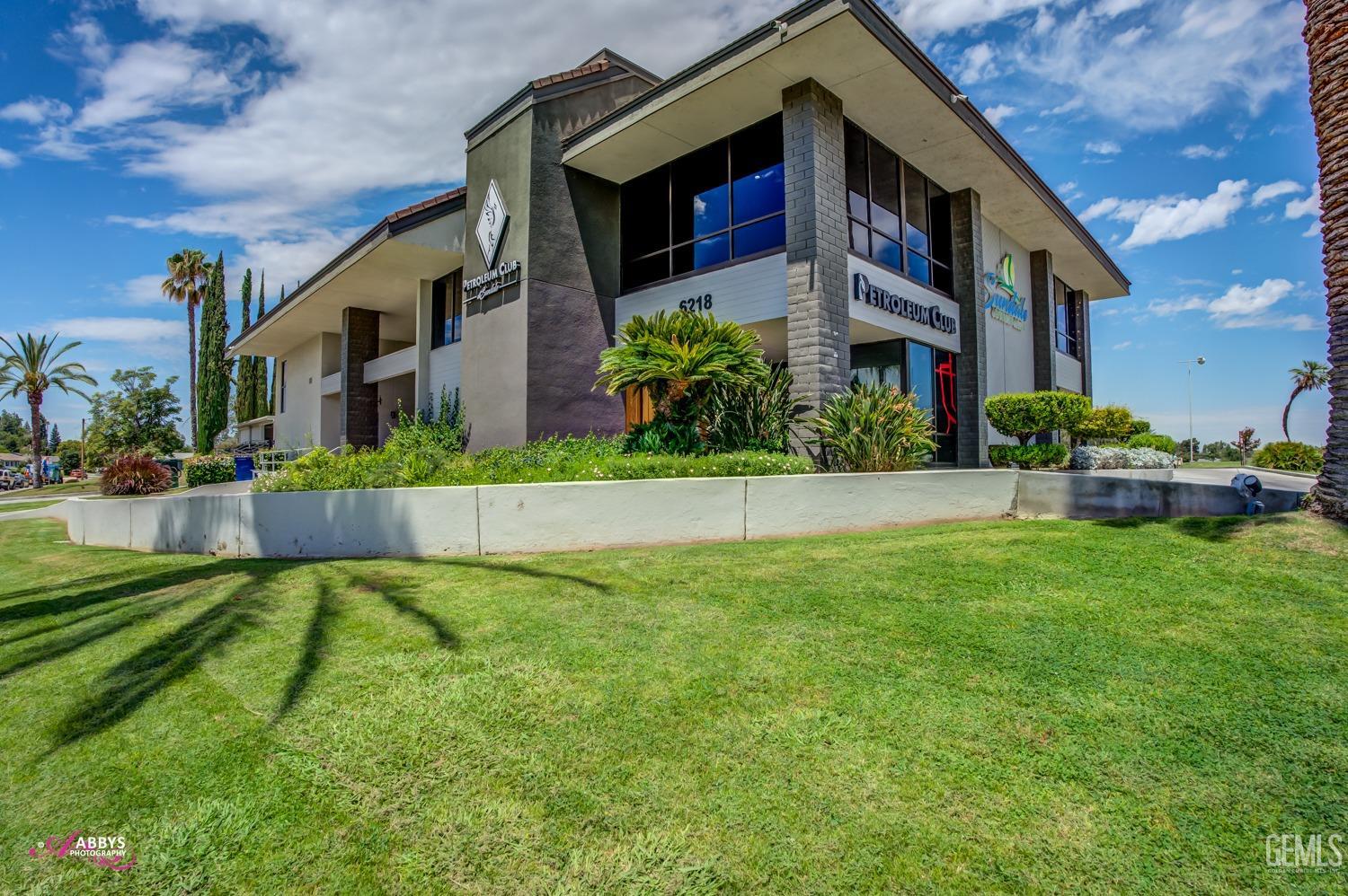 Undisclosed Address Bakersfield, CA 93309 - Photo 34 of 42 a house view with garden space