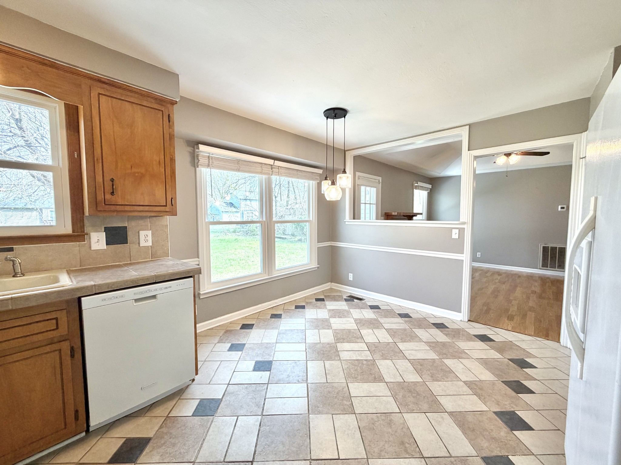 3411 Polly Drive Clarksville, TN 37042 - Photo 13 of 28 a bathroom with a sink mirror and a bath tub