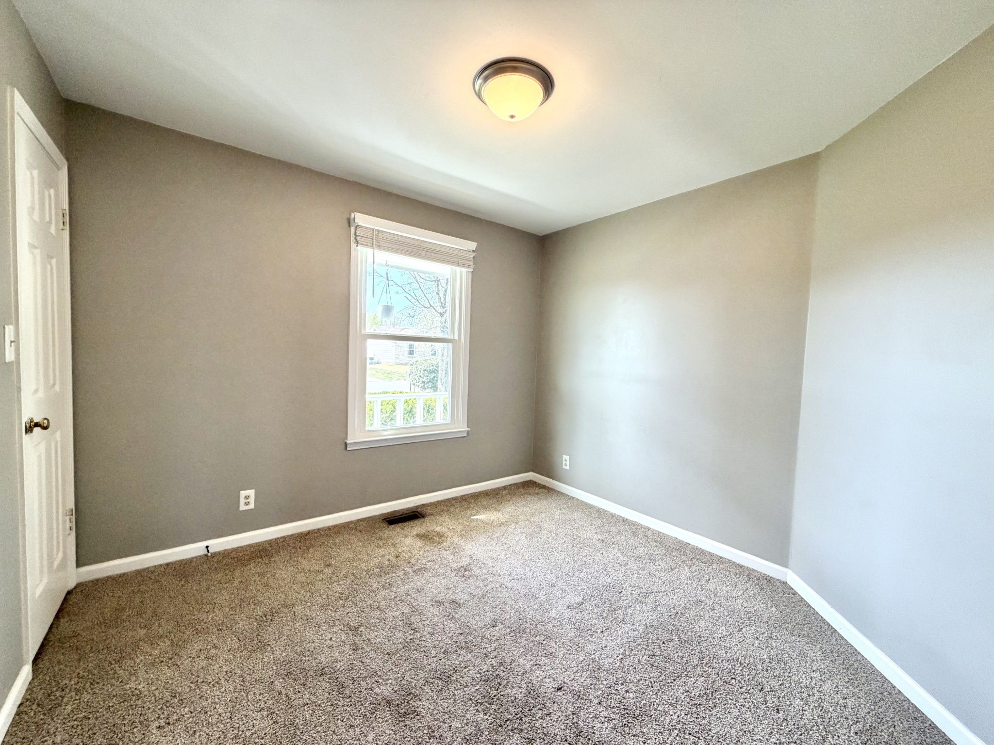 3411 Polly Drive Clarksville, TN 37042 - Photo 19 of 28 an empty room with a window