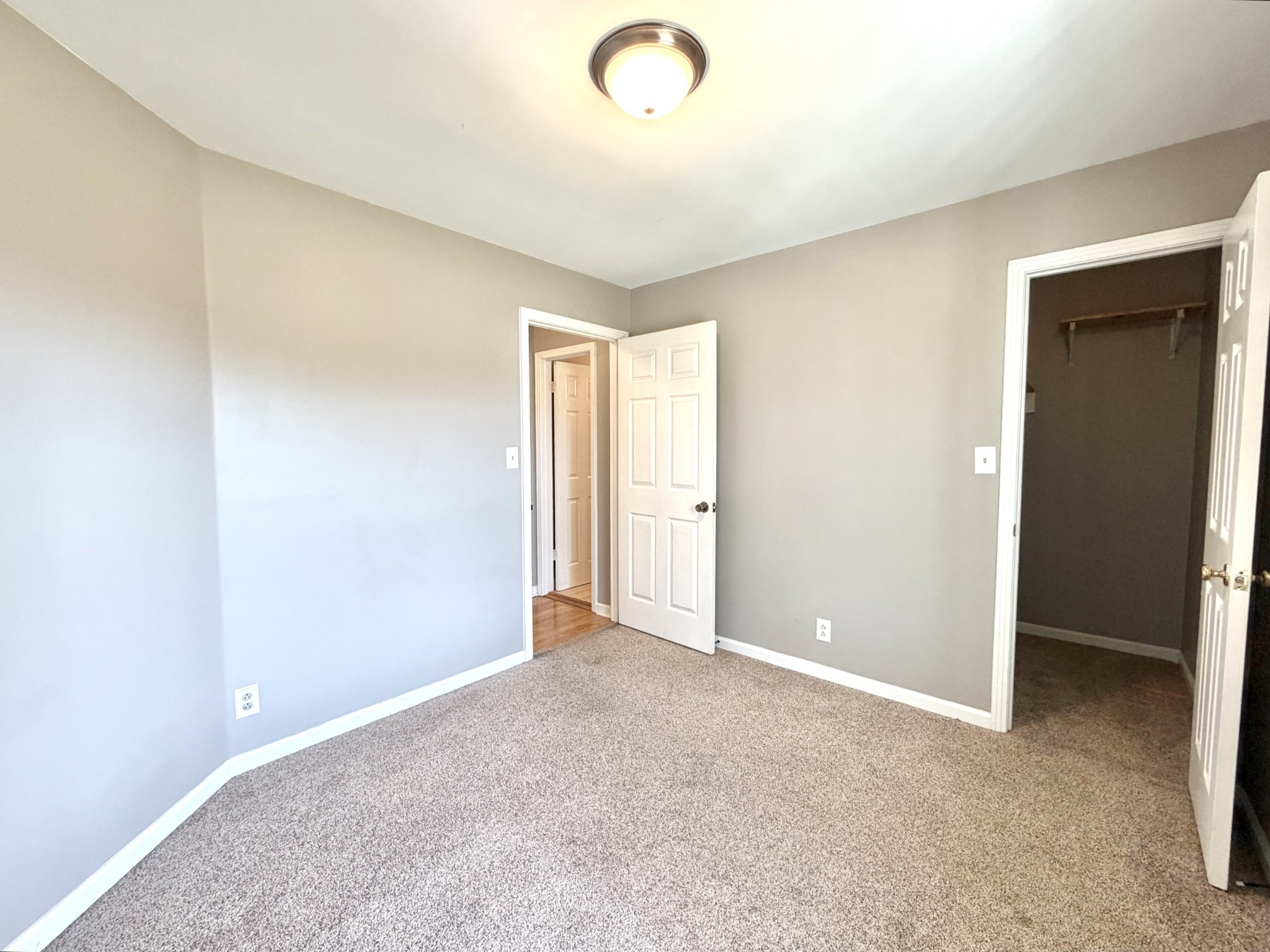 3411 Polly Drive Clarksville, TN 37042 - Photo 20 of 28 an empty room with windows and closet
