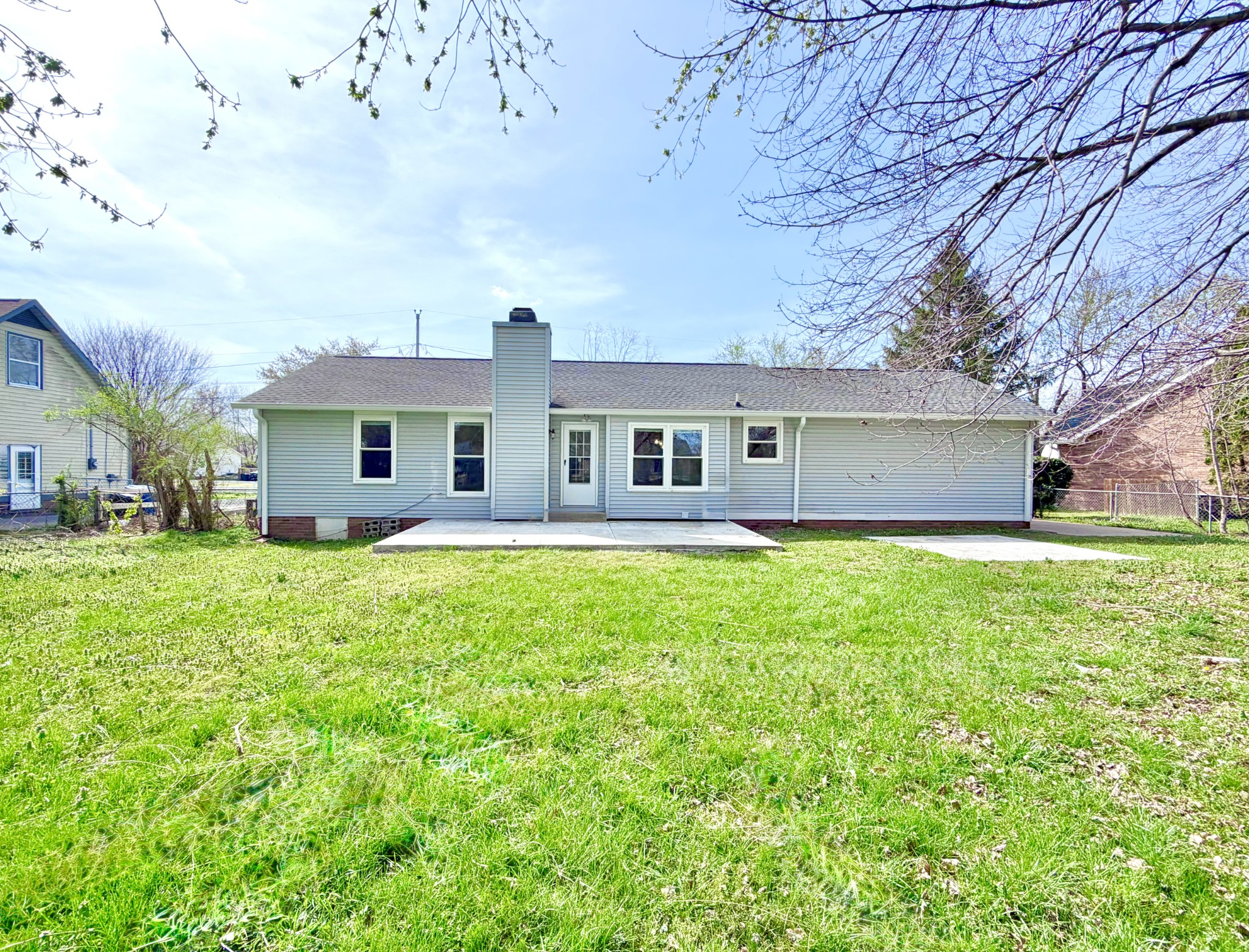 3411 Polly Drive Clarksville, TN 37042 - Photo 28 of 28 a front view of a house with a garden