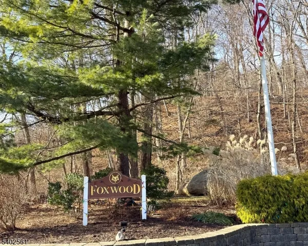 $2,950 | 23 Foxwood Drive, Unit E, Morris Plains, NJ 07950