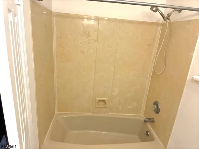 $2,550 | 23 Foxwood Drive, Unit E, Morris Plains, NJ 07950