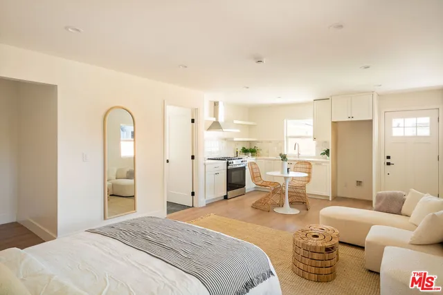 $1,199,000 | 4606 10th Avenue, Los Angeles, CA 90043