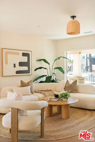 $1,199,000 | 4606 10th Avenue, Los Angeles, CA 90043