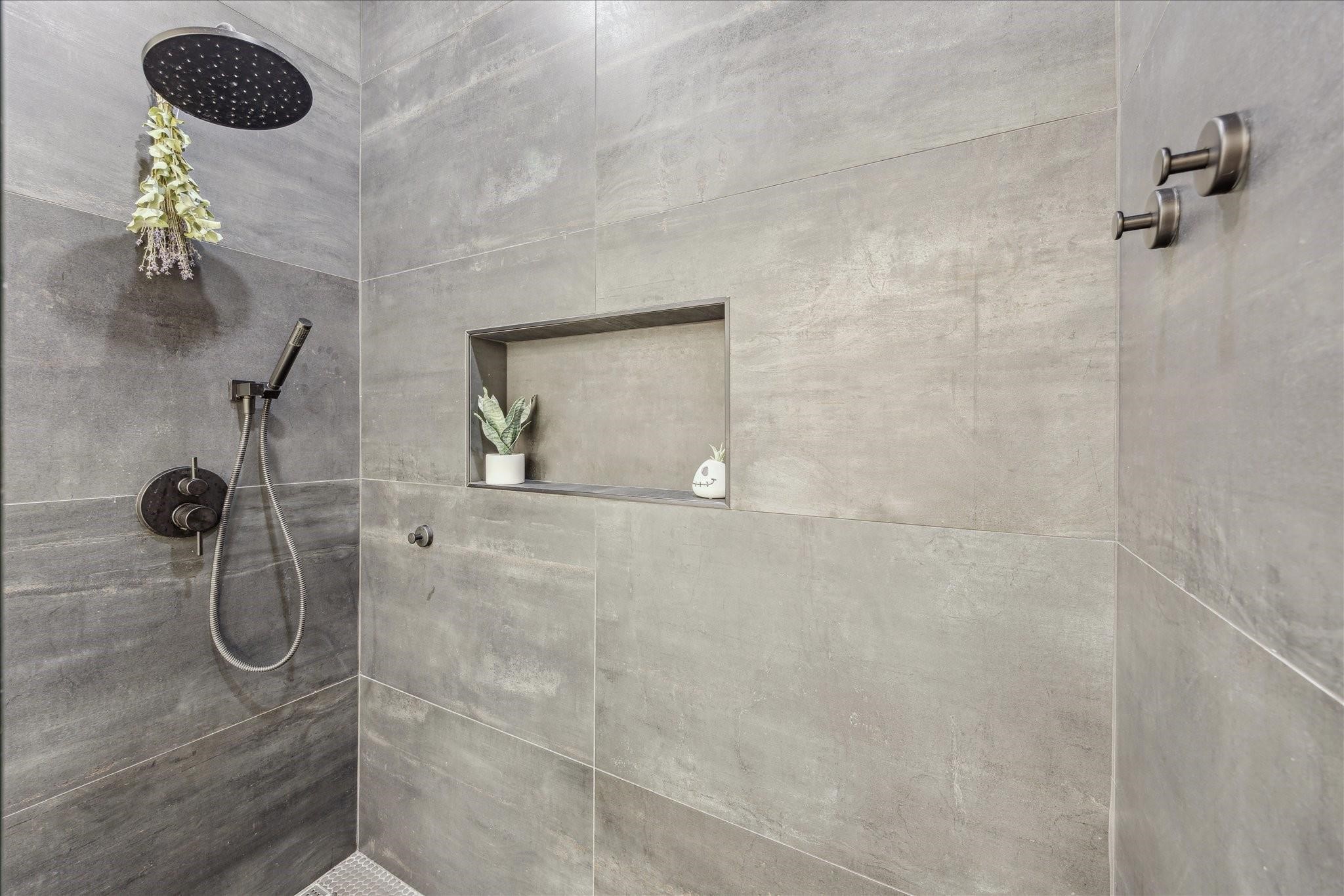 915 Franklin Street, Unit 2F Houston, TX 77002 - Photo 20 of 50 a bathroom with a shower
