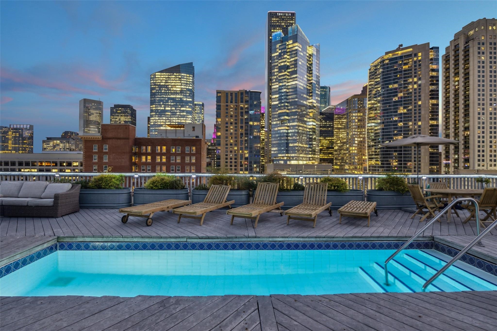 915 Franklin Street, Unit 2F Houston, TX 77002 - Photo 24 of 50 a view of outdoor space with seating area