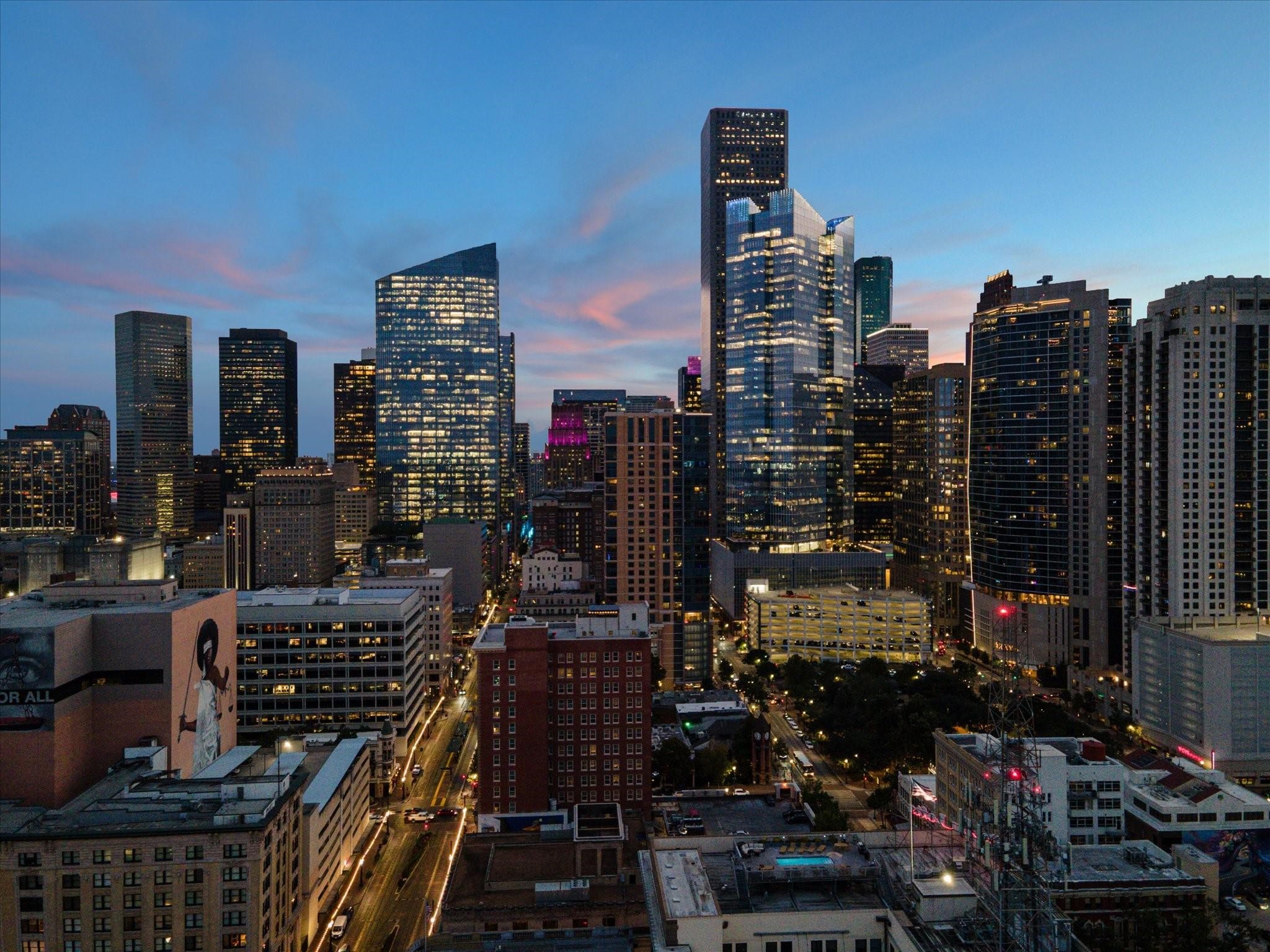 915 Franklin Street, Unit 2F Houston, TX 77002 - Photo 28 of 50 a city view