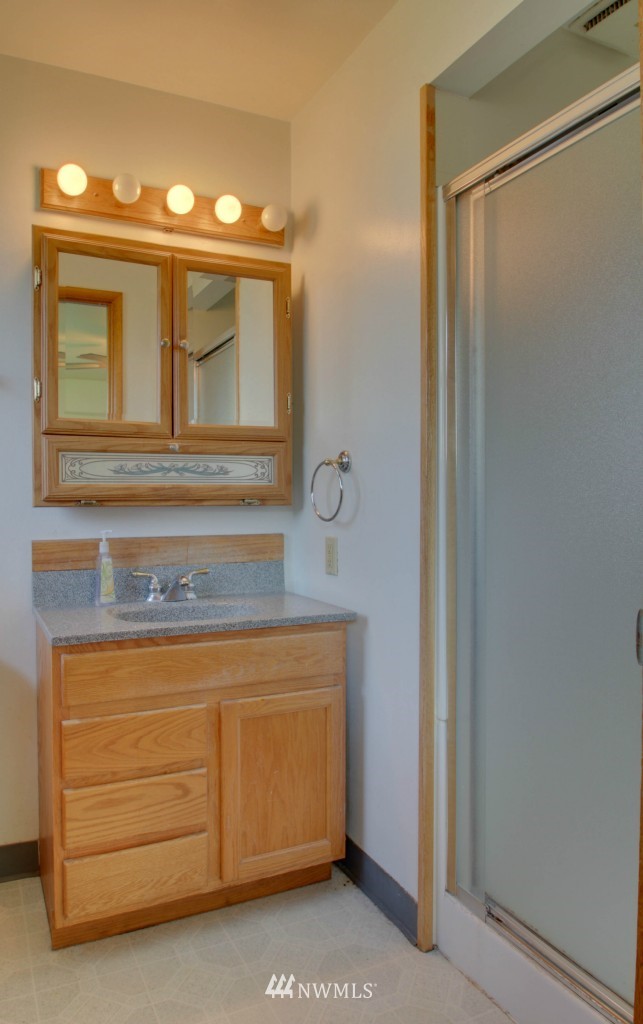 845 Index Court Northeast Renton, WA 98056 - Photo 11 of 24 Gallery Image 11