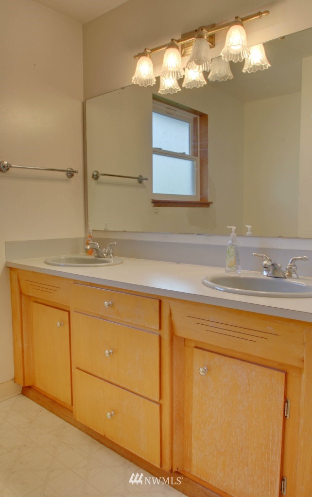 845 Index Court Northeast Renton, WA 98056 - Photo 14 of 24 Gallery Image 14