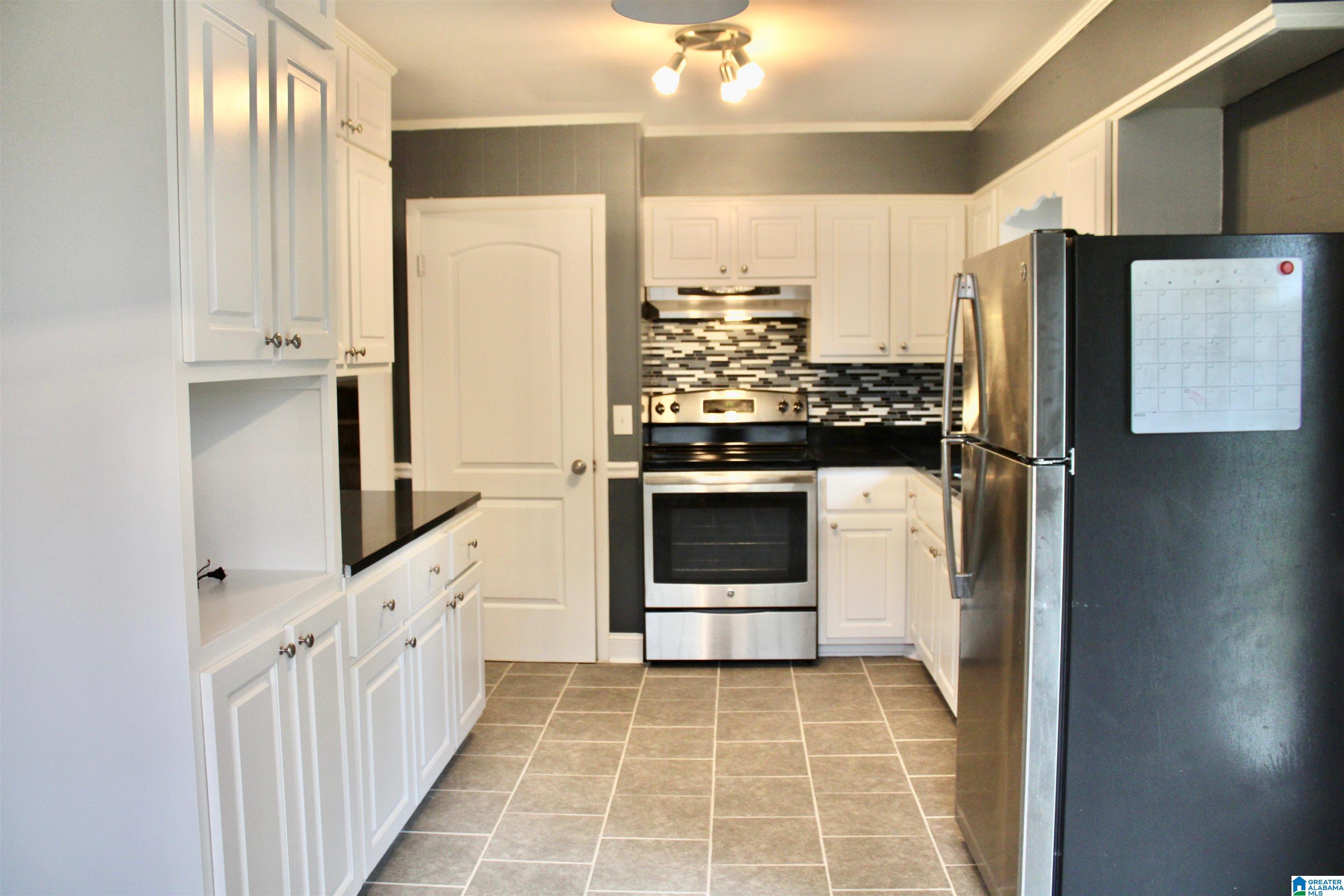 703 2nd Street South Oneonta, AL 35121 - Photo 6 of 22