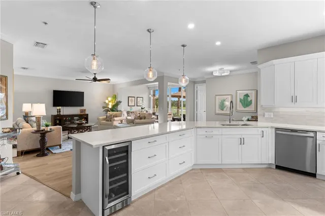 $995,000 | 1540 Clermont Drive, Unit 103, Naples, FL 34109