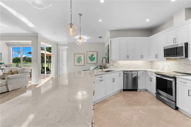 $995,000 | 1540 Clermont Drive, Unit 103, Naples, FL 34109