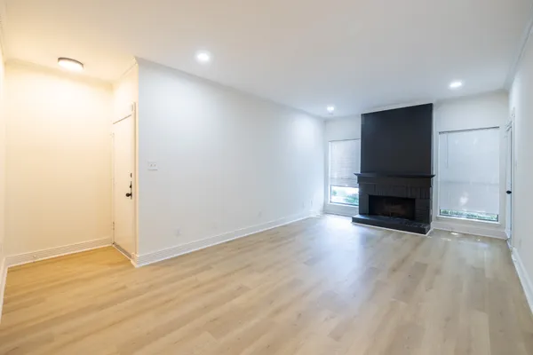 $1,325 | 10049 Westpark Drive, Unit 125, Houston, TX 77042