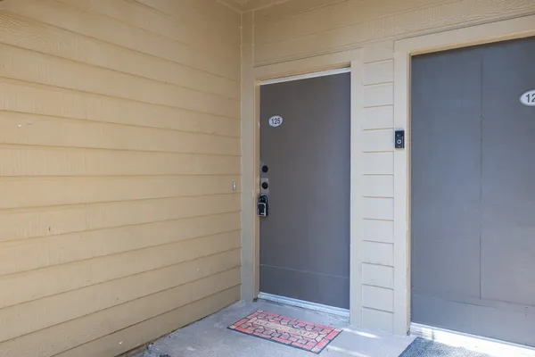 $1,325 | 10049 Westpark Drive, Unit 125, Houston, TX 77042