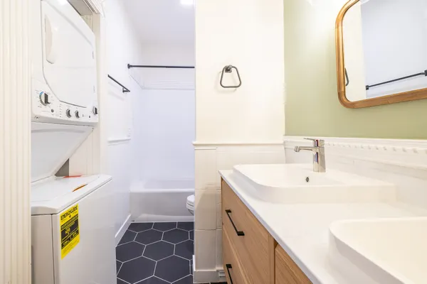 $1,325 | 10049 Westpark Drive, Unit 125, Houston, TX 77042