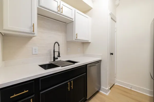 $1,325 | 10049 Westpark Drive, Unit 125, Houston, TX 77042