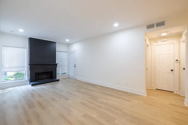 $1,325 | 10049 Westpark Drive, Unit 125, Houston, TX 77042