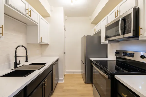 $1,325 | 10049 Westpark Drive, Unit 125, Houston, TX 77042