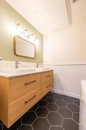 $1,325 | 10049 Westpark Drive, Unit 125, Houston, TX 77042