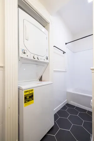 $1,325 | 10049 Westpark Drive, Unit 125, Houston, TX 77042