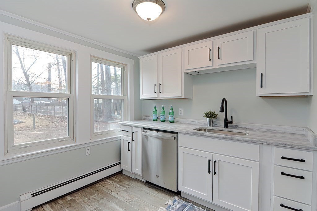 14 Chestnut Road Westford, MA 01886 - Photo 5 of 37 Gallery Image 5