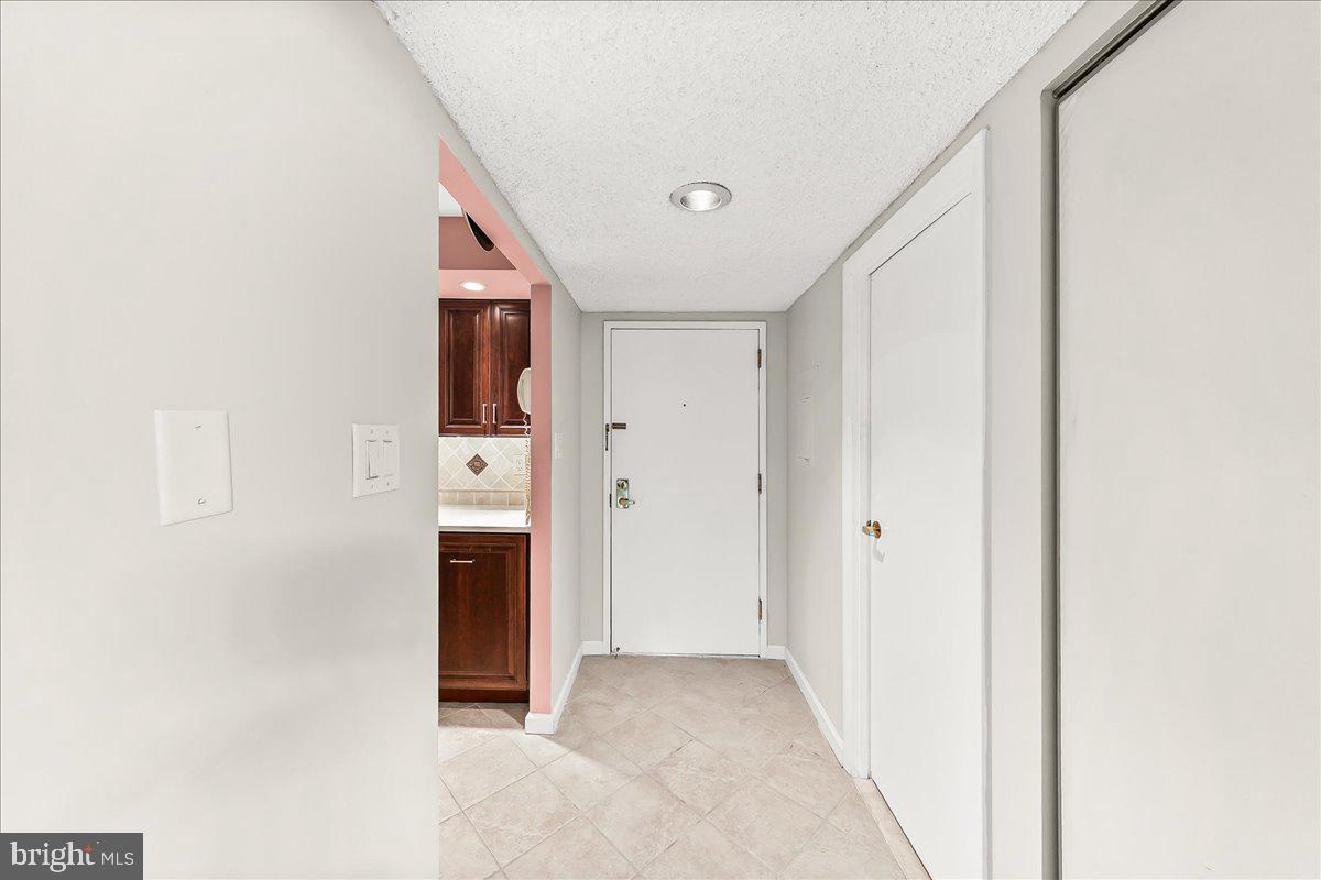 800 Avondale Road, Unit 3K Wallingford, PA 19086 - Photo 3 of 30 Tiled Foyer