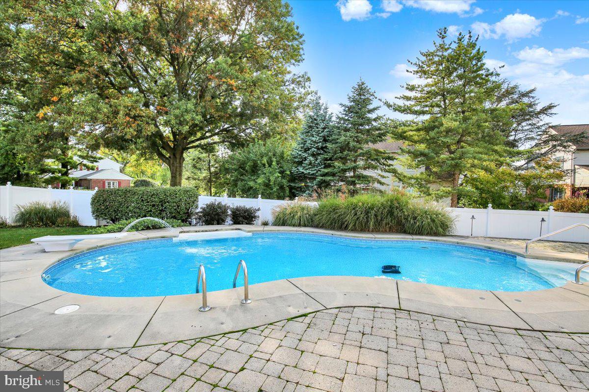 300 Elizabeth Drive Sinking Spring, PA 19608 - Photo 7 of 53 Gallery Image 7