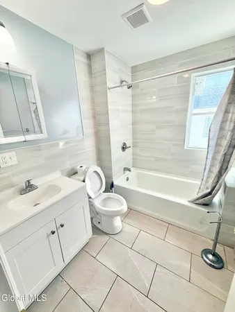 $1,500 | 1740 Van Vranken Avenue, Unit 2, Schenectady, NY 12308