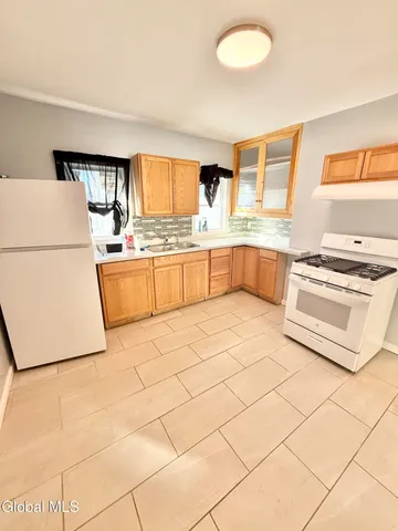 $1,500 | 1740 Van Vranken Avenue, Unit 2, Schenectady, NY 12308