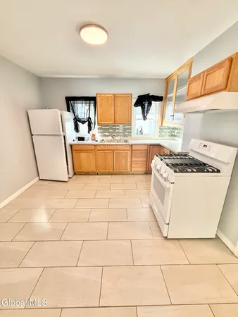 $1,500 | 1740 Van Vranken Avenue, Unit 2, Schenectady, NY 12308